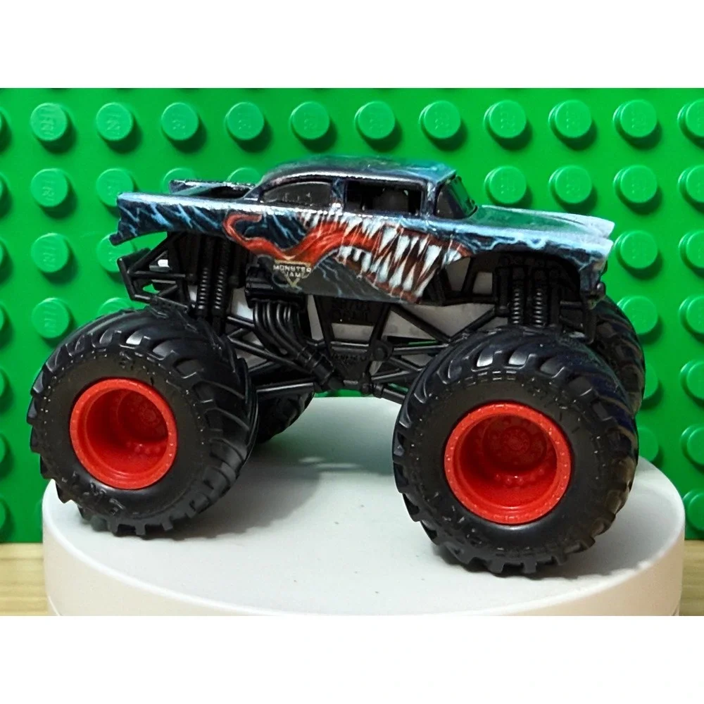 Monster Jam Marvel Venom Monster Truck Diecast Blue Black 1:64 Scale BKT Tires